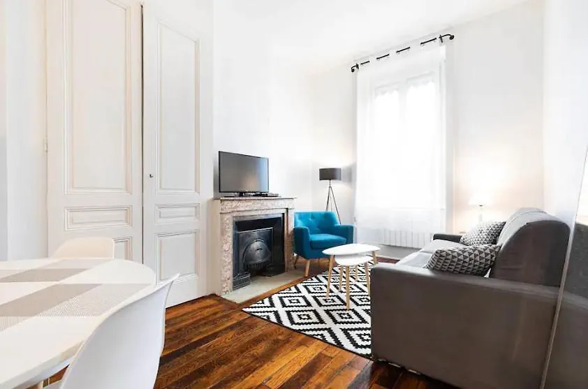 Appartement 2 Pieces Jean Mace Et Stationnement Lyon 0*,  Frankrike